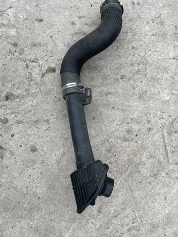 Патрубок воздушный, выход из компрессора (наддув) 8200687468 RENAULT