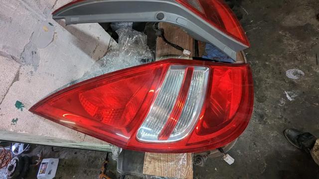 Левый стоп 924012R0 HYUNDAI