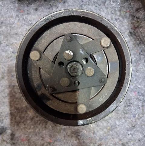 RENAULT 926009865R Компрессор кондиционера в наличии Винница