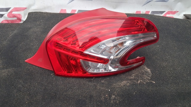 Правый стоп-сигнал 9672628380 PEUGEOT