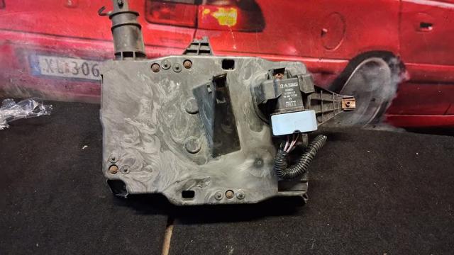 Крышка блока реле AV6112A532AC FORD