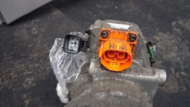F502CWFAA04 HYUNDAI купить в Одесса
