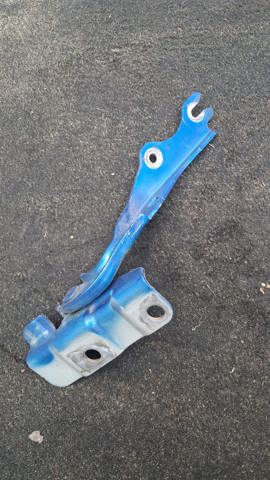 Петля капота, левая KD5352420 MAZDA