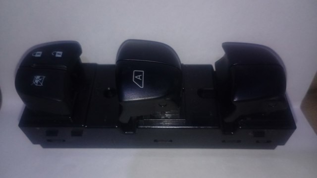 Кнопки переднего левого стекло подъёмника 254013NF0A NISSAN