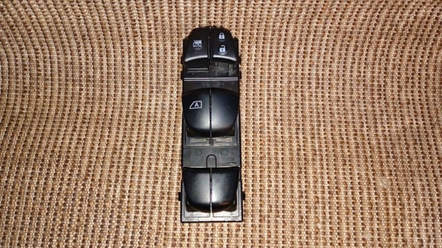 Кнопки переднего левого стекло подъёмника 254014BA5A NISSAN