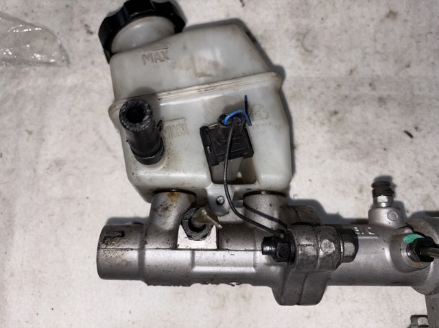 585004R102 HYUNDAI купить в Черновцы