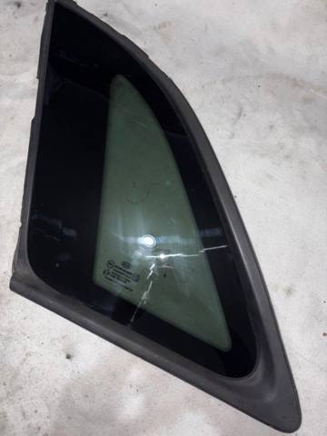 Стекло багажного отсека, левое 878101U000 HYUNDAI