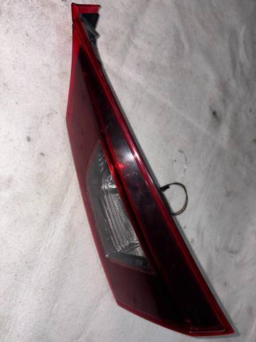 Фара задняя правая внутренняя B45A513F0 MAZDA