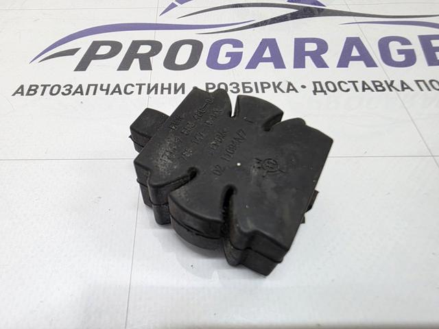 BMW 17117553480 Кронштейн радиатора верхний в наличии Украина