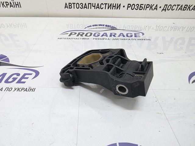BMW 17117575248 Кронштейн (подушка крепления) радиатора нижний в наличии Каменское
