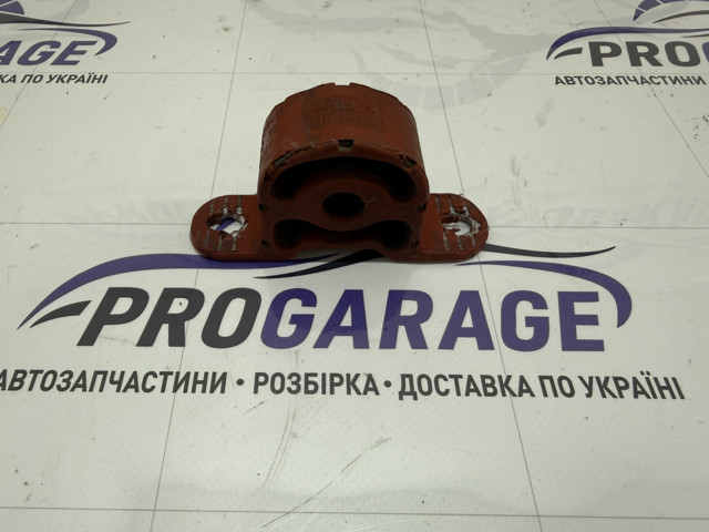 Крепление глушителя переднее 18307802829 BMW