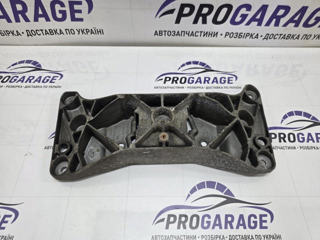Кронштейн КПП 22316781222 BMW