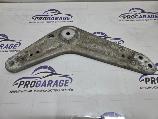 Кронштейн задней балки 33326770977 BMW