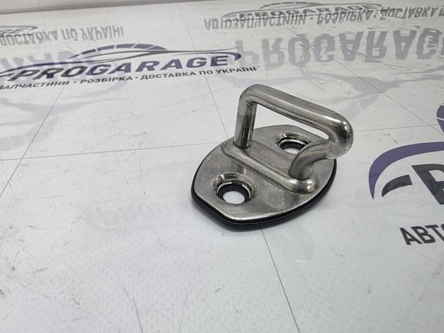 Фиксатор/петля (зацеп) замка двери задней 3C0837033B VAG