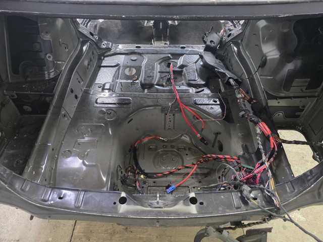 BMW 41117330958 Днище багажника (ниша запасного колеса) в наличии Житомир