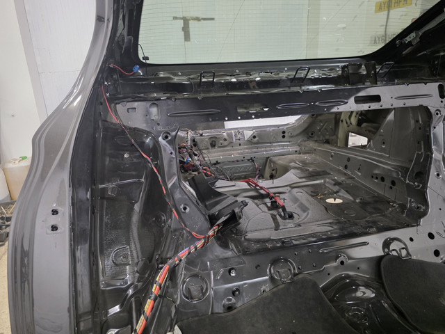 41117330958 BMW Днище багажника (ниша запасного колеса) купить в Днепр