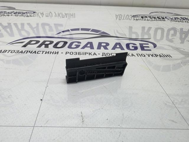 51137070747 Пистон (клип) крепления подкрылка переднего крыла купить Кривой Рог