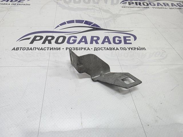 Кронштейн усилителя переднего бампера 51647247665 BMW