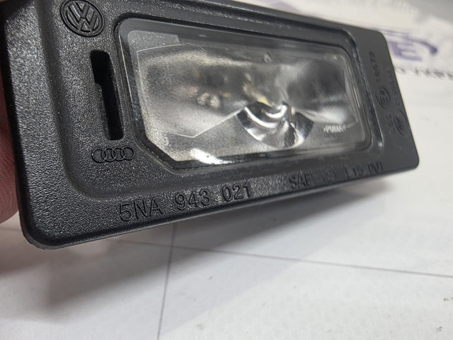 VAG 5NA943021 Фонарь подсветки номерного знака в наличии Каменское