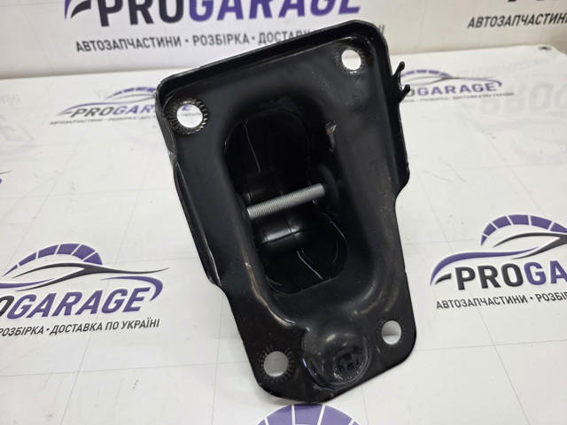 Кронштейн передний заднего продольного рычага 5QM505129 VAG