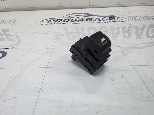 Кнопка подъемника переднего правого стекла 61319163527 BMW