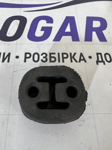 Подушка крепления глушителя 8D0253147E VAG
