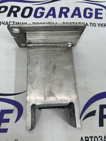 8R0807133 VAG Кронштейн усилителя переднего бампера купить в Запорожье