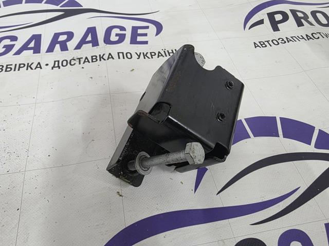 8R0807331B VAG Кронштейн усилителя заднего бампера купить в Днепр