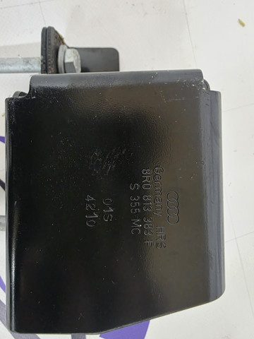 VAG 8R0807331B Кронштейн усилителя заднего бампера в наличии Украина