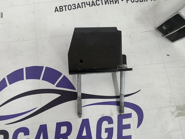 8R0807332B Кронштейн усилителя заднего бампера купить Николаев