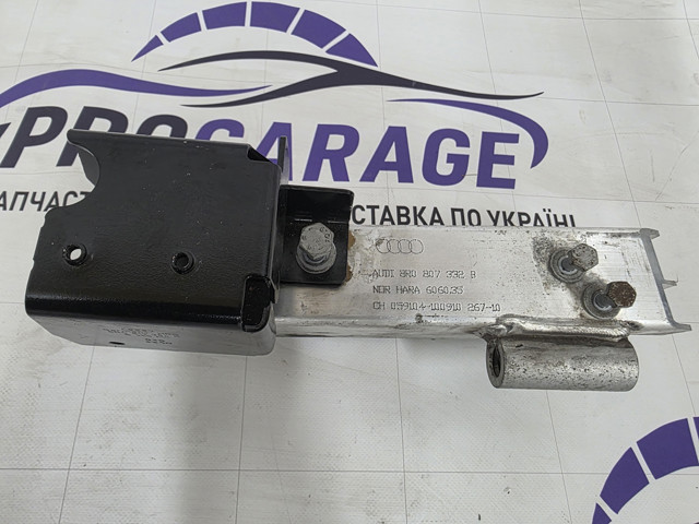 8R0807332B Кронштейн усилителя заднего бампера купить Павлоград