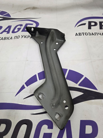 Кронштейн крепления крыла переднего правого, передний 8R0821136 VAG