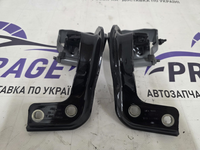 8R0827300A Петля двери задней (багажной 3/5-й) купить Чернигов