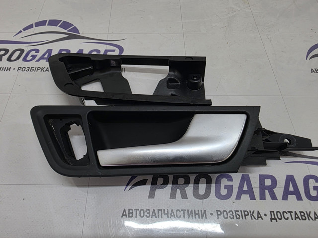 Ручка двери передней внутренняя правая 8R0837020 VAG