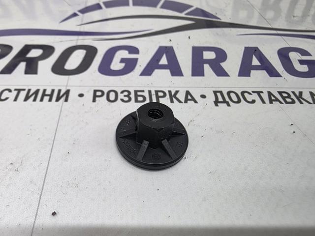 Болт/гайка крепежа N90757901 VAG