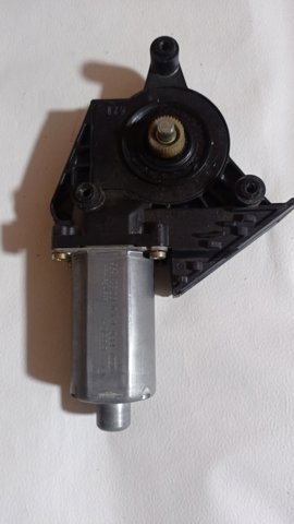 Моторчик стеклоподъемника двери задней, правой 3U0959812 VAG