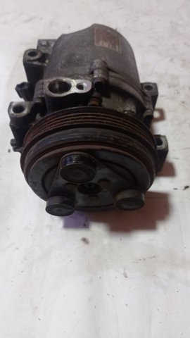 Компрессор системы кондиционирования 73111FE040 SUBARU