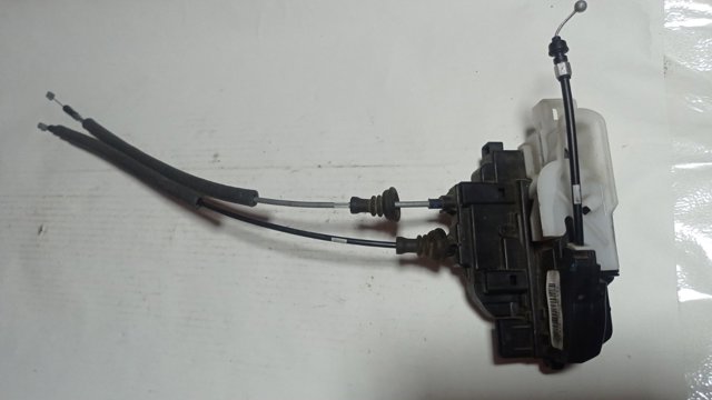 Замок задней левой двери 814102B010 HYUNDAI