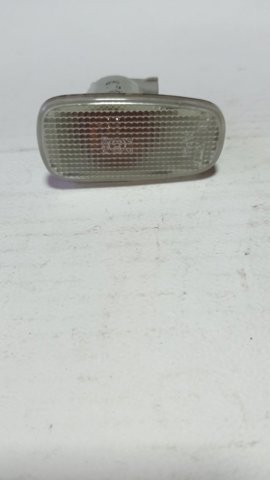 Повторитель поворота на крыле 8173151010 TOYOTA