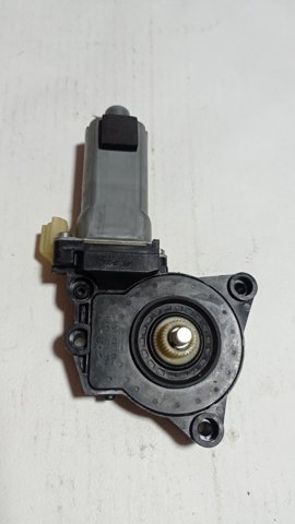 Мотор стеклоподъемника водительской двери 824502L000 HYUNDAI