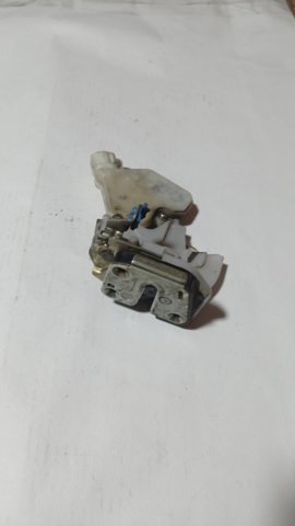 Замок задней левой двери 82503AA210 NISSAN