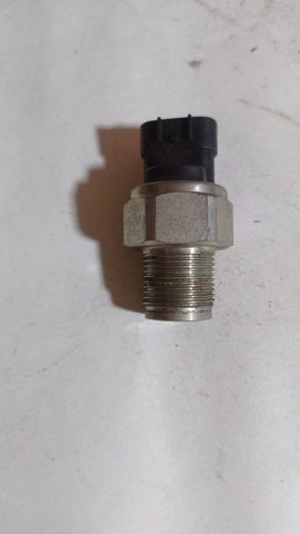 Датчик давления топлива 8945871010 TOYOTA