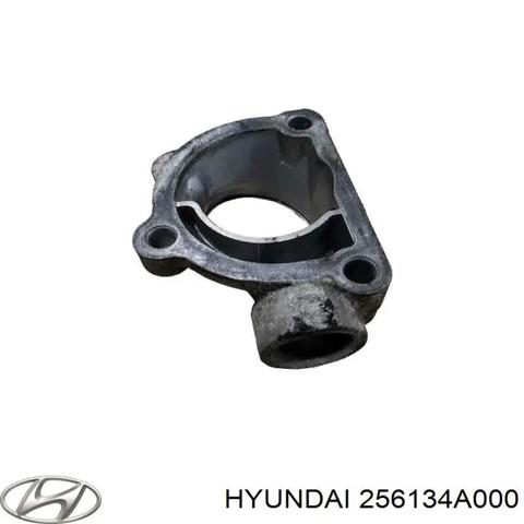 Кожух термостата 256134A000 HYUNDAI