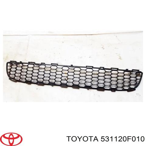 Решетка бампера переднего центральная 531120F010 TOYOTA