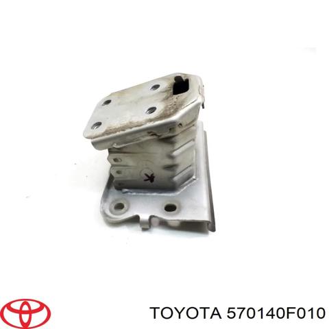 Кронштейн усилителя переднего бампера 570140F010 TOYOTA