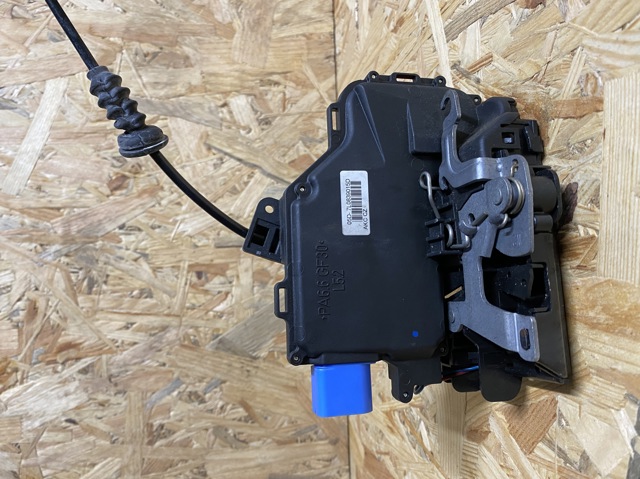 Замок задней левой двери 7L0839015D VAG