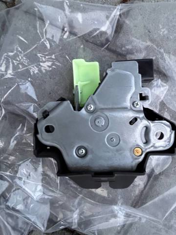 109230800E Tesla Model Замок багажника купить в Житомир
