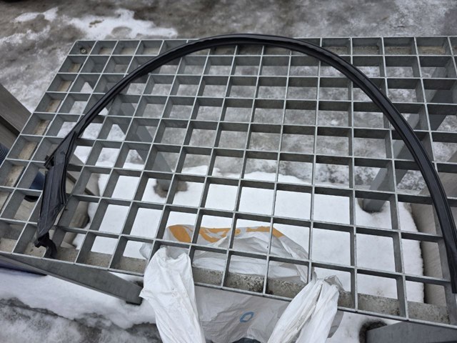TESLA 103214600C Уплотнитель двери передней левой (на кузове) в наличии Чернигов