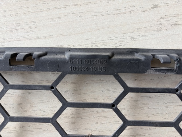 BMW 51118054012 Решетка бампера переднего нижняя в наличии Черновцы