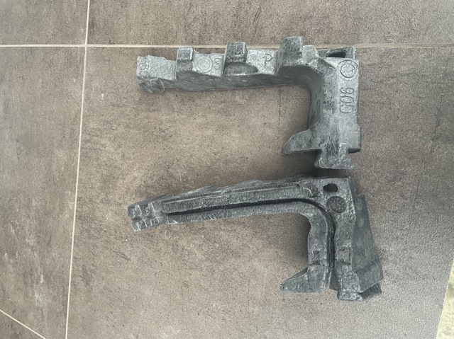 Наполнитель бампера переднего 51118092747 BMW